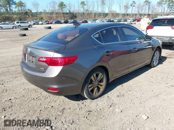 2014 Acura ILX Hybrid Tech Pkg with VIN 19VDE3F79EE300331, listed as a IAAI auction lot 42067961 with 147,348 mi miles. Bid and sale history available at carsss.com. Image 4.
