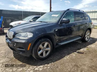 2013 BMW X5 xDrive50i z VIN 5UXZV8C56DL898864, wystawiony jako Copart lot #56076705 z przebiegiem 157 805 mil mil oraz Czysty tytuł • Clean title. Historia ofert i sprzedaży dostępna na DreamBid. Obrazek 1.