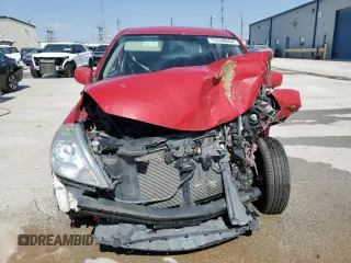 2010 Nissan Versa S z VIN 3N1BC1CP9AL422726, wystawiony jako Copart lot #75348604 z przebiegiem Nie podano mil oraz Szkoda całkowita • Salvage title. Historia ofert i sprzedaży dostępna na DreamBid. Obrazek 5.