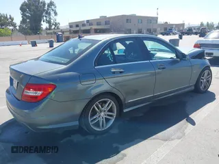 2012 Mercedes-Benz C 250 Sport с VIN WDDGF4HB2CA680837, выставлен на аукционе IAAI как лот 42385586 с пробегом 137 647 миль миль и . История ставок и продаж доступна на DreamBid. Изображение 4.