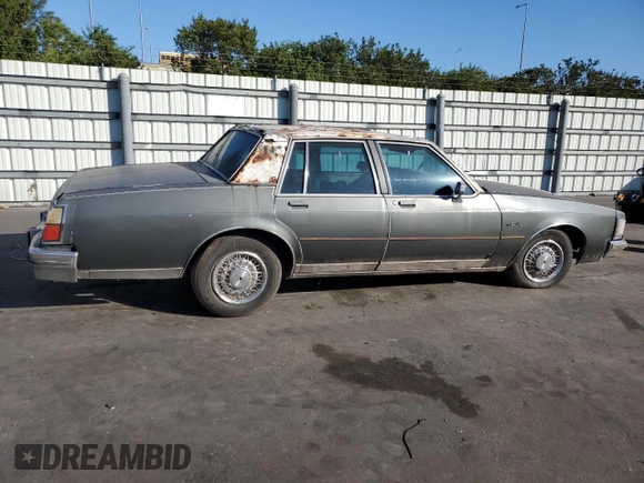 1984 Oldsmobile 88 z VIN 1G3AN69Y0EM827157, wystawiony jako Copart lot #82609024 z przebiegiem 525 834 mil mil oraz Czysty tytuł • Clean title. Historia ofert i sprzedaży dostępna na DreamBid. Obrazek 3.