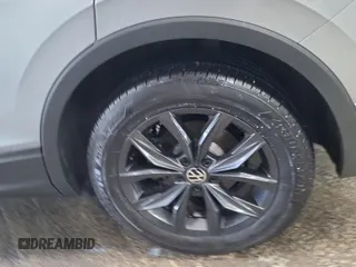 2024 Volkswagen Tiguan SE с VIN 3VV3B7AX9RM106728, выставлен на аукционе IAAI как лот 42845194 с пробегом 23 946 миль миль и . История ставок и продаж доступна на DreamBid. Изображение 46.