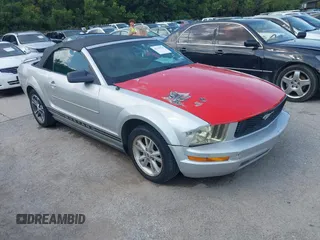 2006 Ford Mustang Standard with VIN 1ZVFT84N865179869, listed as a IAAI auction lot 42739510 with 200,205 mi miles and . Bid and sale history available at DreamBid. Image 1.
