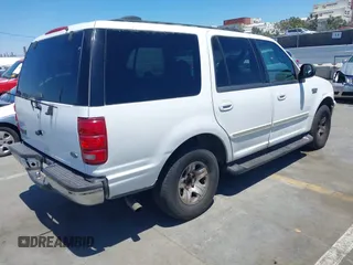 2002 Ford Expedition XLT с VIN 1FMRU15WX2LA92603, выставлен на аукционе IAAI как лот 42223401 с пробегом Не указан миль и . История ставок и продаж доступна на DreamBid. Изображение 4.