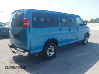 2005 Chevrolet Express Passenger z VIN 1GAHG35U651196998, wystawiony jako IAAI lot #42306716 z przebiegiem 206 975 mil mil oraz . Historia ofert i sprzedaży dostępna na DreamBid. Obrazek 4.