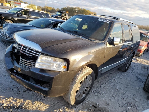 2014 Lincoln Navigator with VIN 5LMJJ2J54EEL05754, listed as a Copart auction lot 82837704 with 236,773 mi miles and Salvage Title. Bid and sale history available at carsss.com. Image 1.