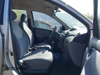 2000 Toyota ECHO z VIN JTDBT1239Y0085753, wystawiony jako IAAI lot #42020192 z przebiegiem 198 018 mil mil oraz . Historia ofert i sprzedaży dostępna na DreamBid. Obrazek 5.
