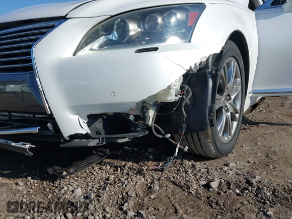 2013 Lexus LS 460 L with VIN JTHDL5EF2D5005596, listed as a IAAI auction lot 41498678 with 105,403 mi miles and . Bid and sale history available at DreamBid. Image 6.