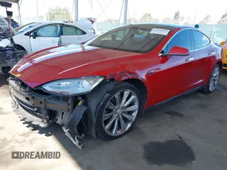 2013 Tesla Model S with VIN 5YJSA1DN8DFP25774, listed as a IAAI auction lot 41998095 with 135,671 mi miles and . Bid and sale history available at carsss.com. Image 2.