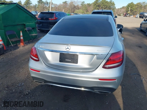 2019 Mercedes-Benz E 300 with VIN WDDZF4KB0KA588433, listed as a IAAI auction lot 42078946 with 68,552 mi miles and . Bid and sale history available at DreamBid. Image 15.
