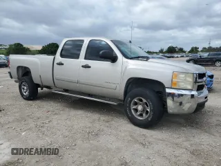 2008 Chevrolet Silverado 3500HD SRW Work Truck with VIN 1GCHC33K38F117895, listed as a Copart auction lot 76732994 with 296,057 mi miles and Clean Title. Bid and sale history available at carsss.com. Image 4.