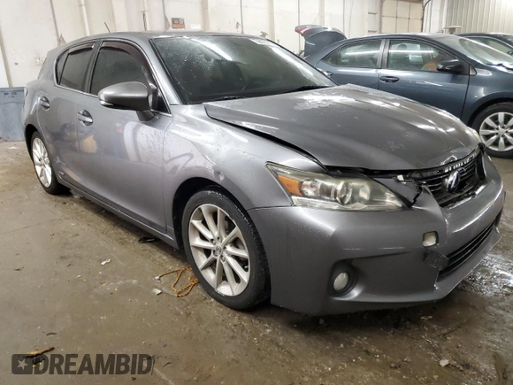 2012 Lexus CT 200h z VIN JTHKD5BH5C2078777, wystawiony jako Copart lot #56070115 z przebiegiem 136 411 mil mil oraz Szkoda całkowita • Salvage title. Historia ofert i sprzedaży dostępna na DreamBid. Obrazek 4.