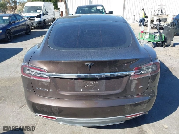 2013 Tesla Model S with VIN 5YJSA1DN4DFP19552, listed as a IAAI auction lot 41360466 with 129,806 mi miles. Bid and sale history available at carsss.com. Image 17.