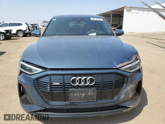 2021 Audi e-tron Sportback Prestige z VIN WA13ABGE6MB007966, wystawiony jako Copart lot #64278064 z przebiegiem 26 989 mil mil oraz Szkody całkowita. Historia ofert i sprzedaży dostępna na DreamBid. Obrazek 5.