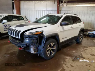 2015 Jeep Cherokee Trailhawk with VIN 1C4PJMBS5FW685264, listed as a Copart auction lot 49214635 with 101,214 mi miles and Clean Title. Bid and sale history available at carsss.com. Image 1.