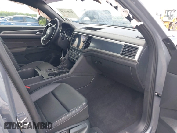 2021 Volkswagen Atlas SE with VIN 1V2PE2CA2MC207444, listed as a IAAI auction lot 42268653 with 70,202 mi miles and . Bid and sale history available at DreamBid. Image 5.