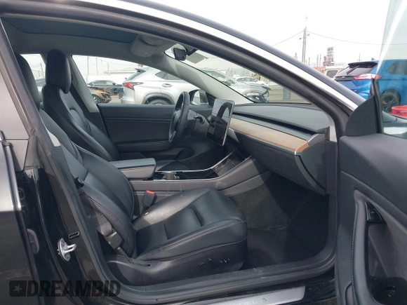 2020 Tesla Model 3 Long Range z VIN 5YJ3E1EB0LF600098, wystawiony jako IAAI lot #41071258 z przebiegiem 149 939 mil mil oraz . Historia ofert i sprzedaży dostępna na DreamBid. Obrazek 5.