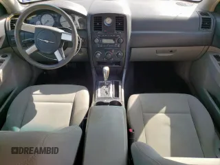 2007 Chrysler 300 z VIN 2C3KA43R37H849119, wystawiony jako Copart lot #57947435 z przebiegiem 164 045 mil mil oraz Czysty tytuł • Clean title. Historia ofert i sprzedaży dostępna na DreamBid. Obrazek 8.