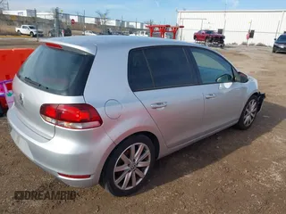2013 Volkswagen Golf w/Conv & Sunroof с VIN WVWDB7AJ3DW131454, выставлен на аукционе IAAI как лот 41844393 с пробегом 174 704 миль миль и . История ставок и продаж доступна на DreamBid. Изображение 4.