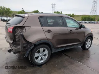 2013 Kia Sportage LX z VIN KNDPBCA29D7458904, wystawiony jako Copart lot #59175745 z przebiegiem 100 719 mil mil oraz Szkoda całkowita • Salvage title. Historia ofert i sprzedaży dostępna na DreamBid. Obrazek 3.