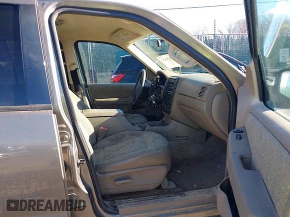 2004 Ford Explorer XLS z VIN 1FMZU72K14UB30298, wystawiony jako IAAI lot #41652053 z przebiegiem 220 713 mil mil oraz . Historia ofert i sprzedaży dostępna na DreamBid. Obrazek 5.