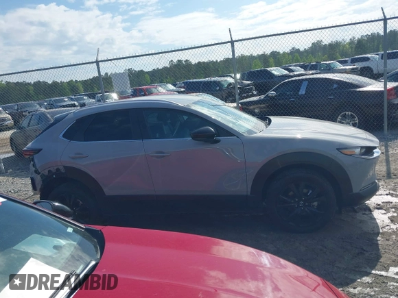 2025 Mazda CX-30 S Select Sport z VIN 3MVDMBBM8SM758071, wystawiony jako IAAI lot #42007849 z przebiegiem 8 678 mil mil oraz . Historia ofert i sprzedaży dostępna na DreamBid. Obrazek 13.