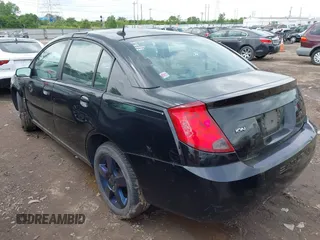 2006 Saturn ION z VIN 1G8AL55F26Z157307, wystawiony jako IAAI lot #42286688 z przebiegiem 222 028 mil mil oraz . Historia ofert i sprzedaży dostępna na DreamBid. Obrazek 3.
