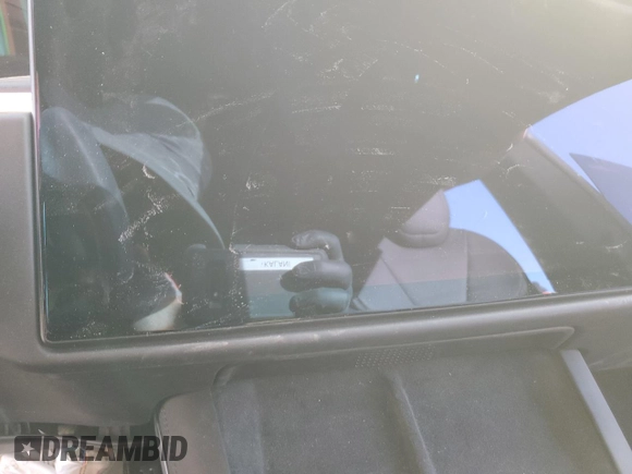 2021 Tesla Model S Plaid z VIN 5YJSA1E65MF435922, wystawiony jako Copart lot #77417854 z przebiegiem Nie podano mil oraz Szkoda całkowita • Salvage title. Historia ofert i sprzedaży dostępna na DreamBid. Obrazek 9.