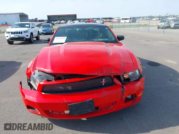 2011 Ford Mustang V6 z VIN 1ZVBP8AM3B5101427, wystawiony jako IAAI lot #42213912 z przebiegiem 146 591 mil mil oraz . Historia ofert i sprzedaży dostępna na DreamBid. Obrazek 12.