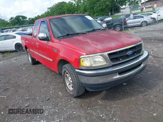 1997 Ford F-150 XL z VIN 1FTEX17L4VNB93416, wystawiony jako IAAI lot #42237664 z przebiegiem 317 903 mil mil oraz . Historia ofert i sprzedaży dostępna na DreamBid. Obrazek 1.