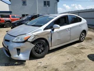 2015 Toyota Prius Four with VIN JTDKN3DUXF1972409, listed as a Copart auction lot 61596695 with Not provided miles and Salvage title. Bid and sale history available at DreamBid. Image 1.