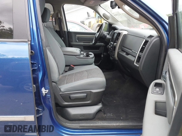 2017 Ram 1500 Big Horn z VIN 3C6RR7LT0HG523898, wystawiony jako IAAI lot #42333835 z przebiegiem 81 421 mil mil oraz . Historia ofert i sprzedaży dostępna na DreamBid. Obrazek 5.