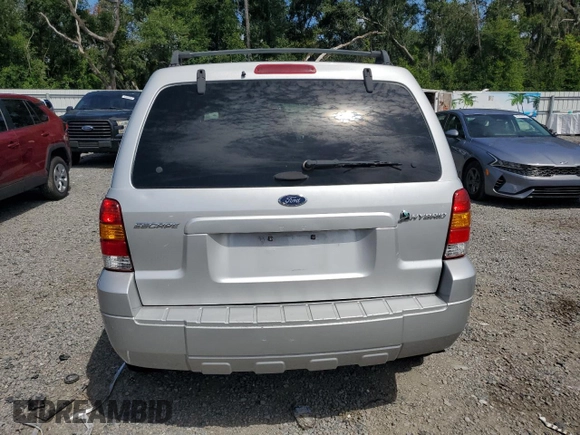 2006 Ford Escape Hybrid z VIN 1FMCU96H36KA35403, wystawiony jako Copart lot #65374705 z przebiegiem 127 689 mil mil oraz Czysty tytuł • Clean title. Historia ofert i sprzedaży dostępna na DreamBid. Obrazek 6.