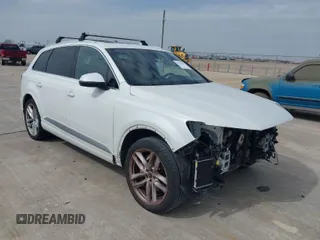 2017 Audi Q7 Prestige with VIN WA1VAAF79HD024096, listed as a IAAI auction lot 41576178 with 132,832 mi miles. Bid and sale history available at carsss.com. Image 1.
