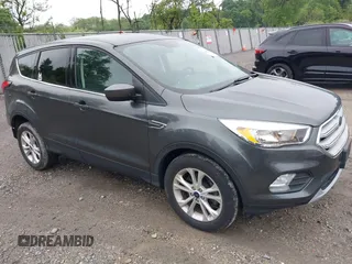 2019 Ford Escape SE z VIN 1FMCU9GD3KUA67083, wystawiony jako IAAI lot #42257316 z przebiegiem 33 879 mil mil oraz . Historia ofert i sprzedaży dostępna na DreamBid. Obrazek 1.