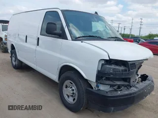 2023 Chevrolet Express Cargo Van with VIN 1GCWGAFP5P1192004, listed as a IAAI auction lot 42060862 with 31,706 mi miles. Bid and sale history available at carsss.com. Image 1.