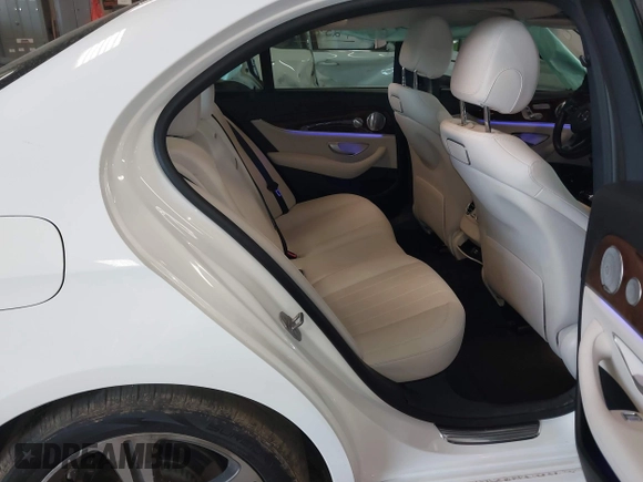 2018 Mercedes-Benz E 300 with VIN WDDZF4JB5JA331431, listed as a IAAI auction lot 42117564 with 64,356 mi miles and . Bid and sale history available at DreamBid. Image 8.