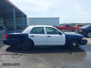 2008 Ford Police Interceptor with VIN 2FAHP71V38X172561, listed as a IAAI auction lot 41907329 with 1 mi miles. Bid and sale history available at carsss.com. Image 13.