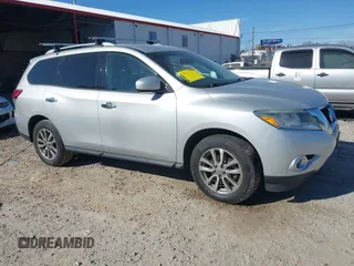 2016 Nissan Pathfinder Platinum with VIN 5N1AR2MM7GC612719, listed as a IAAI auction lot 41686991 with 124,499 mi miles. Bid and sale history available at carsss.com. Image 1.