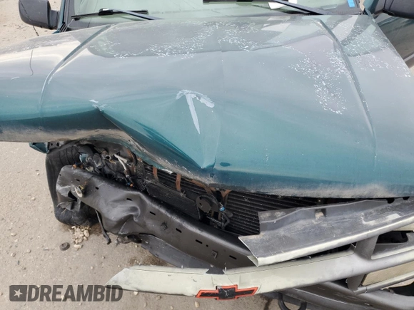 1998 Chevrolet Tahoe z VIN 3GNEK18R4WG128424, wystawiony jako Copart lot #79684984 z przebiegiem 217 456 mil mil oraz Szkoda całkowita • Salvage title. Historia ofert i sprzedaży dostępna na DreamBid. Obrazek 11.