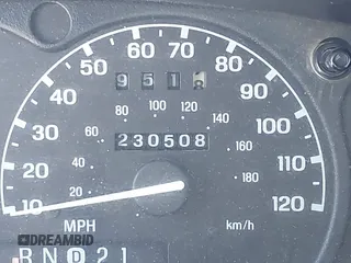 2000 Ford Explorer XLT z VIN 1FMZU63E3YUB34927, wystawiony jako IAAI lot #42208468 z przebiegiem 230 508 mil mil oraz . Historia ofert i sprzedaży dostępna na DreamBid. Obrazek 12.