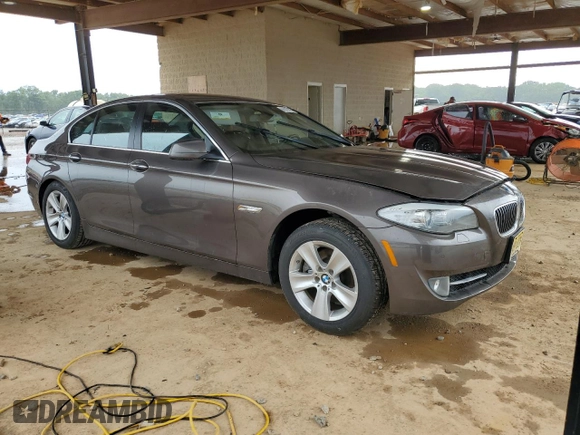 2013 BMW 5 Series 528i xDrive z VIN WBAXH5C57DD112057, wystawiony jako Copart lot #56387035 z przebiegiem Nie podano mil oraz Czysty tytuł • Clean title. Historia ofert i sprzedaży dostępna na DreamBid. Obrazek 4.