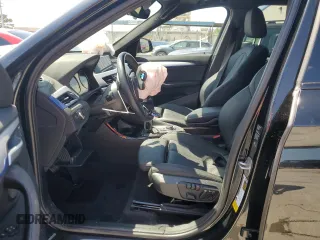 2021 BMW X1 sDrive28i z VIN WBXJG7C04M5U03124, wystawiony jako Copart lot #54447515 z przebiegiem 11 794 mil mil oraz Szkoda całkowita • Salvage title. Historia ofert i sprzedaży dostępna na DreamBid. Obrazek 7.