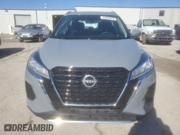 2024 Nissan Kicks SV with VIN 3N1CP5CVXRL554615, listed as a Copart auction lot 44043855 with 2,214 mi miles and Salvage Title. Bid and sale history available at carsss.com. Image 5.