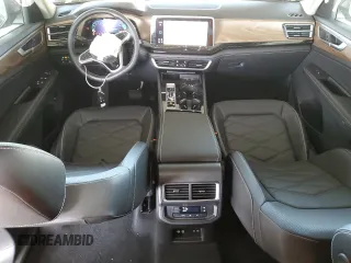 2025 Volkswagen Atlas SE z VIN 1V2WR2CA7SC519675, wystawiony jako Copart lot #55693255 z przebiegiem 3 869 mil mil oraz Czysty tytuł • Clean title. Historia ofert i sprzedaży dostępna na DreamBid. Obrazek 8.