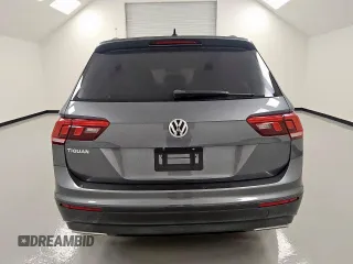 2020 Volkswagen Tiguan S z VIN 3VV1B7AX3LM150299, wystawiony jako Copart lot #57995815 z przebiegiem 45 153 mil mil oraz Czysty tytuł • Clean title. Historia ofert i sprzedaży dostępna na DreamBid. Obrazek 6.