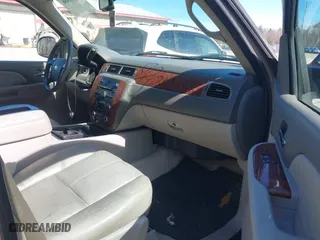 2007 Chevrolet Avalanche LTZ with VIN 3GNFK12357G123484, listed as a IAAI auction lot 41881886 with 181,223 mi miles. Bid and sale history available at carsss.com. Image 5.