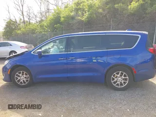 2020 Chrysler Pacifica Touring with VIN 2C4RC1FGXLR185354, listed as a IAAI auction lot 42093302 with 117,932 mi miles and . Bid and sale history available at DreamBid. Image 15.