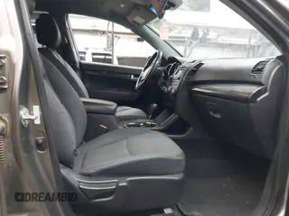 2013 Kia Sorento LX с VIN 5XYKT4A11DG418520, выставлен на аукционе IAAI как лот 42666037 с пробегом 179 798 миль миль и . История ставок и продаж доступна на DreamBid. Изображение 5.
