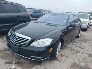 2011 Mercedes-Benz S-Class S 550 with VIN WDDNG7BB1BA362219, listed as a IAAI auction lot 41439408 with 165,076 mi miles. Bid and sale history available at carsss.com. Image 2.